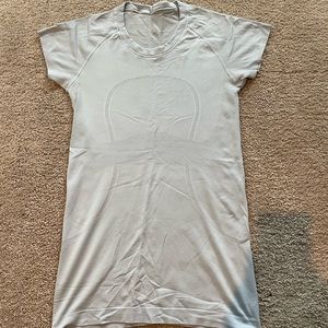 Lululemon swiftly tech short sleeve size 6
